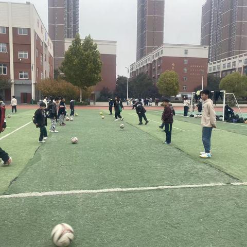 洛阳伊河学校小学部六年级足球社团指导教师—郭培培