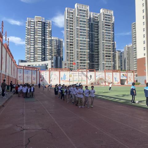 洛阳伊河学校小学部三年级足球社团—指导教师郭培培