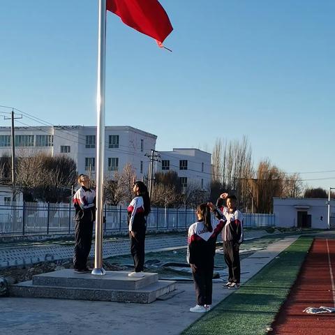 清明祭英烈  丰碑砺青春                                                --64团中学举行升国旗仪式