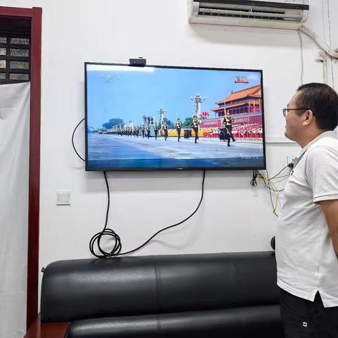 民盟高陵总支组织盟员观看纪念中国人民抗日战争暨世界反法西斯战争胜利80周年大会阅兵式直播