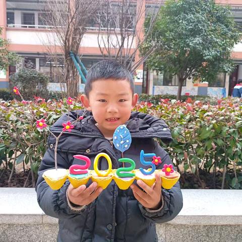 跨学科特色作业设计——菱角池小学一年级语文“新年愿望墙”主题特色作业设计