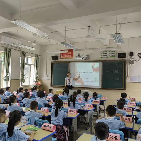 一年级组“知恩于心，感恩于行”教师节主题班会