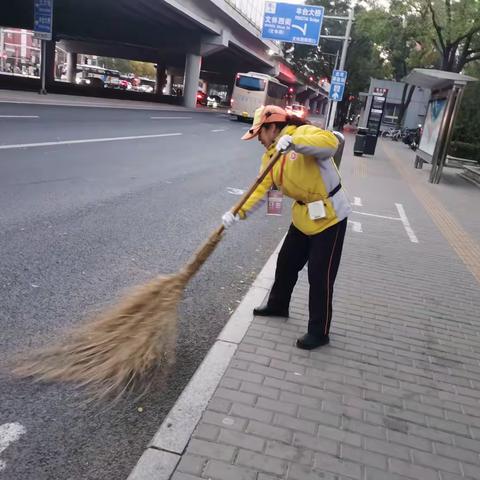 平凡岗位普通人 点点滴滴暖心事 ——北大地南行公交站台服务纪实