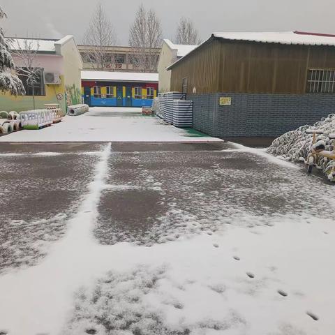 清冰除雪  以爱暖冬———吴璧幼儿园扫雪活动