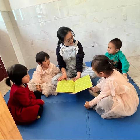 《书香校园，爱上阅读》系列小班阅读活动