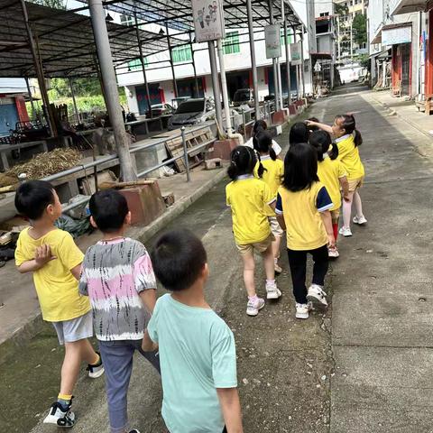 【学前教育宣传月】探秘小学，共促成长--伊家中心幼儿园大班年段参观小学活动