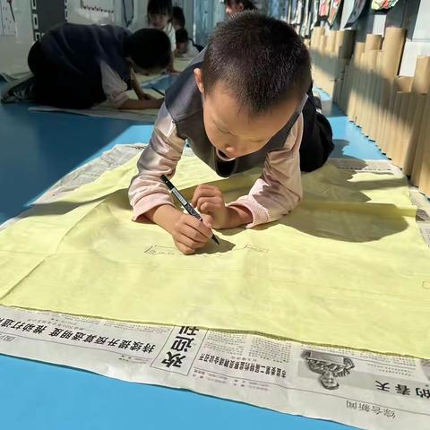 傅坊中心幼儿园大二班绘画活动