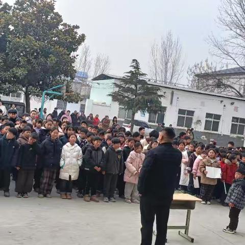 “期末表彰树榜样，寒假安全记心间”—万隆乡荆科小学期末表彰暨家长会