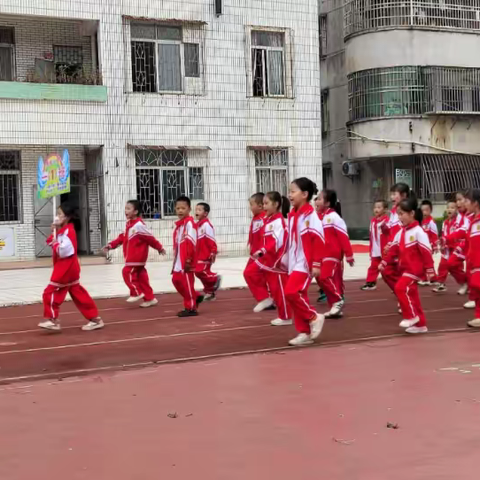 运动展风采，一同向未来 ——韶关市黄岗小学第五届运动会暨幼小衔接活动