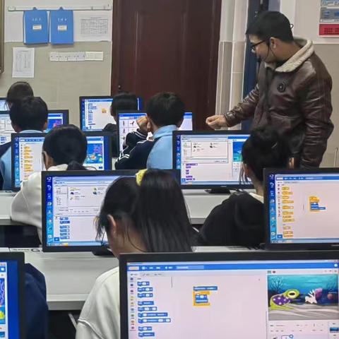 梦想课程·科技创客 —— 广昌三中王海良老师带领创客们点燃创意火花，解锁未来技能