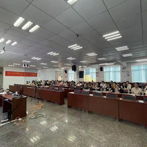 研修促成长，携手共提升——南雄市中小学2023年教师全员轮训(面授)项目—中小学美术培训班第一天