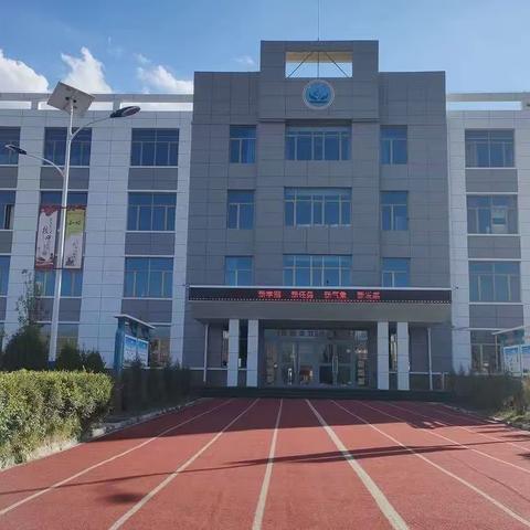 一班一世界  一室一风采——打柴沟小学开展迎国庆学习园地评比活动