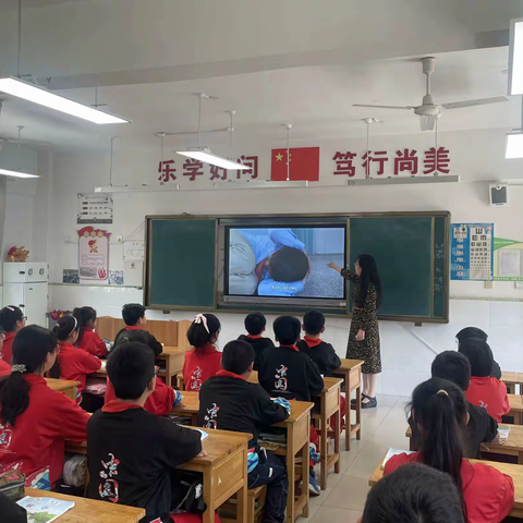 以“练”筑防 临“震”不慌——徐州市碧水湾小学防震安全疏散演练活动