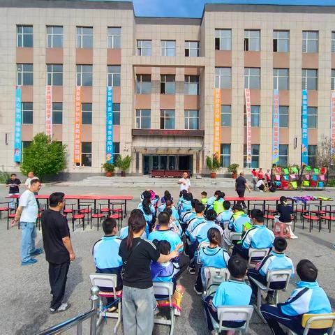携爱点燃运动激情 趣味相伴平安校园