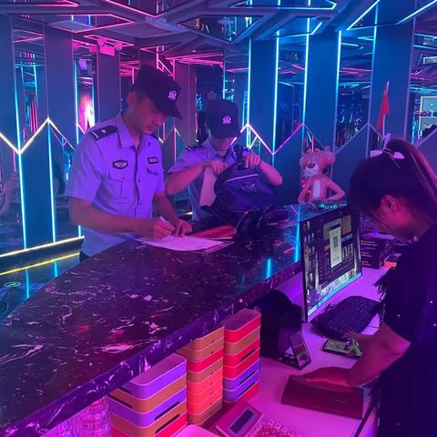 旬邑县公安局开展夏夜治安巡查宣防统一行动