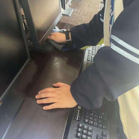 三月学雷锋，我们在行动。
