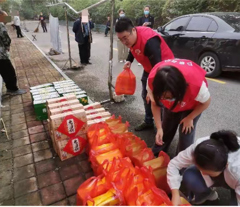 爱在中秋 情系养老--曹范街道社工站工作纪实