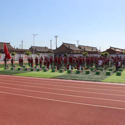 龙泉镇东关学校开展“牢记党的教导，争做强国少年”少先队入队仪式暨开心的趣味运动活动