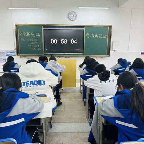 笔墨凝书香 妙笔展风采——章贡中学赞贤路校区开展八年级现场作文大赛活动
