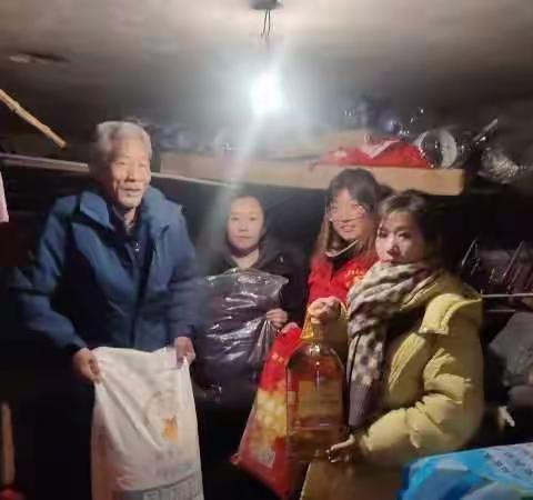 【蔡家巷社区】节前慰问送温暖 情系群众暖人心