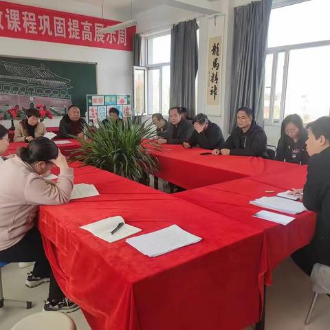 豆罗中学召开学习落实食堂公示公开制度会议