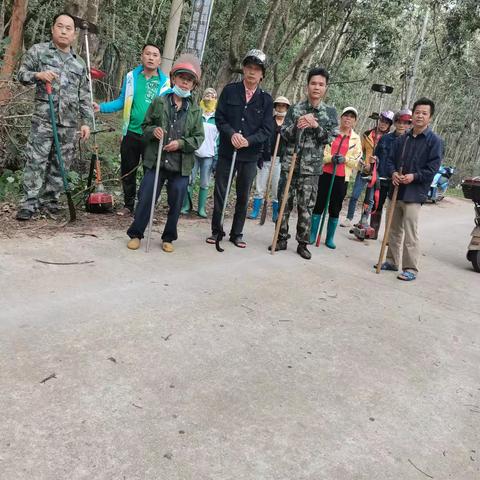 大成镇热作农场开展美丽农村路创建活动