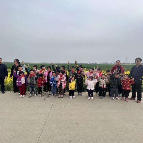 阳春三月油菜花之行———高刘小学全体师生