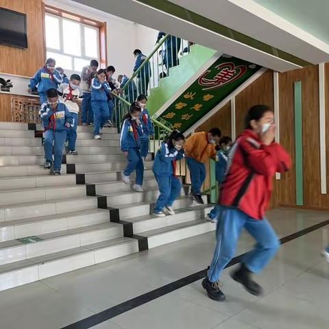 开展消防演练，提高避险能力