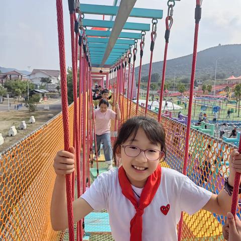 翠峰小学五四班秋游活动系列三：四季榴园游乐场