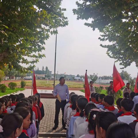 任庄小学举行“学习二十大    争做好队员“新队员入队仪式