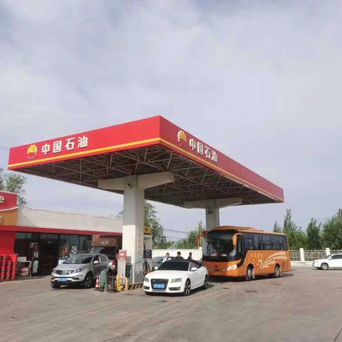 伊犁销售公司十八公里加油站“齐心协力”纯枪创新高