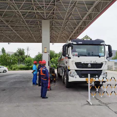 伊犁销售公司托海加油站：服务夏收 奉献三农