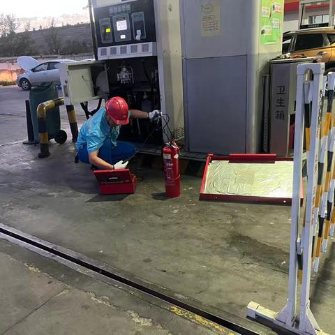 伊犁销售公司托海加油站“找茬“迎战“秋收”