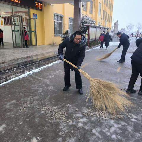 瑞雪满校园 除雪护安全——韩垓镇中学除雪行动