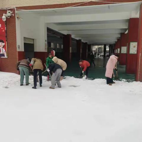 春已至，万物始——记阳逻四小开学除雪活动
