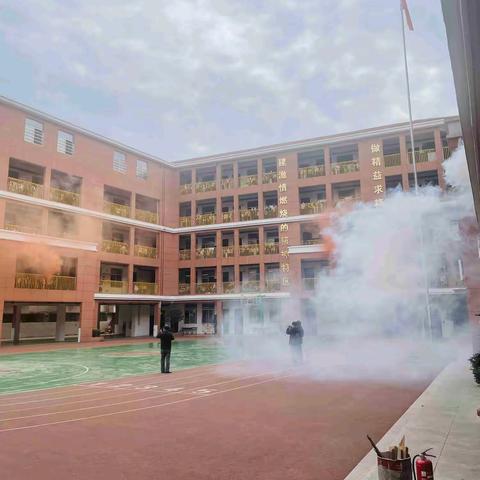 防患于未“燃”，安全润童心——阳逻四小2024年秋消防应急疏散演练