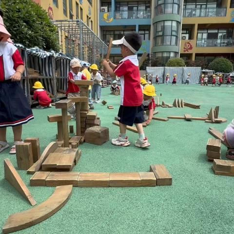 小一班户外自主游戏6月份
