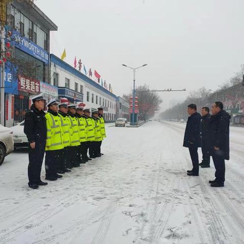 【情暖新春】高鹏县长大年初一看望慰问一线执勤公安民辅警