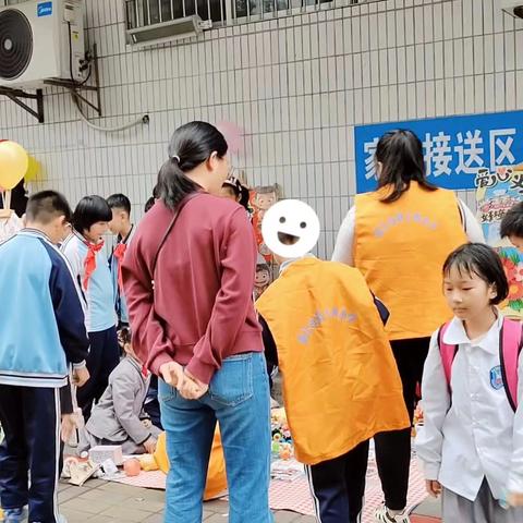 湛江市第十四小学三（2）班 爱心义卖 贩卖快乐❤️传递爱心❤️筑起梦想