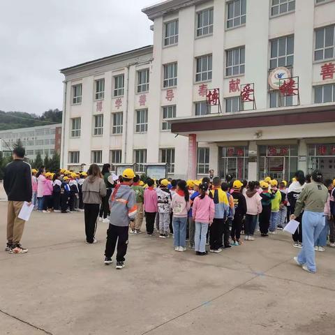 新起点，新希望————上关镇中心小学“开学第一课”活动纪实