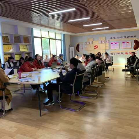 共话主题中审议，同促课程共成长 ‍     ——淅川县第一幼儿园园本课程前审议专题培训会