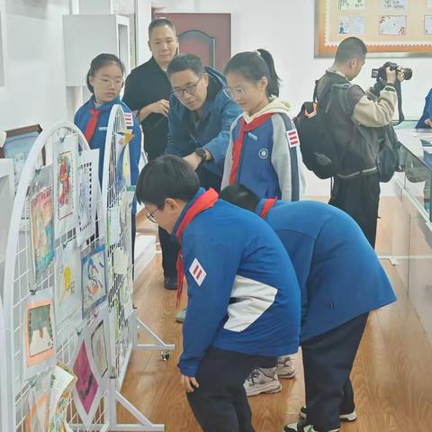 携手共进 传承集邮文化 	——中国邮政报社采风团访问霞浦县五澳小学