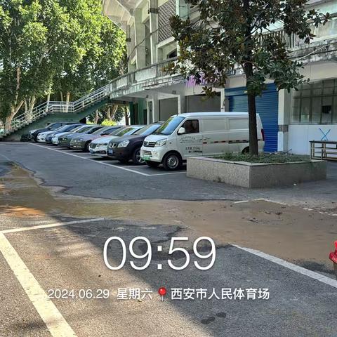 西一路街办巡查不间断 严格落实污染防治工作