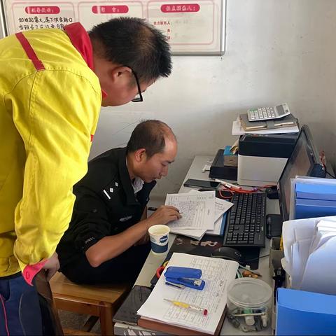 曲靖公司富源宏发加油站开展防盗抢应急预案演练-富村派出所现场指导