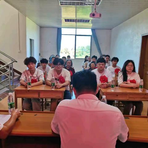 乡友助学暖人心 江背村为优秀学子发放奖学金