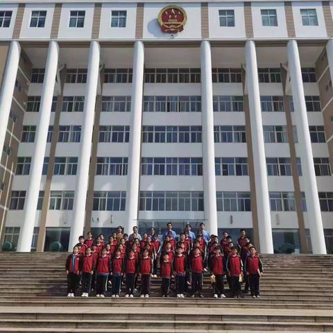 检校同行，共护未来        ——严庄育红小学组织学生参观县检察院