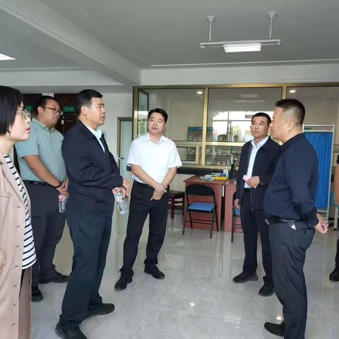 市政府办公室调研组到董家村卫生室调研村卫生室改造提升工作