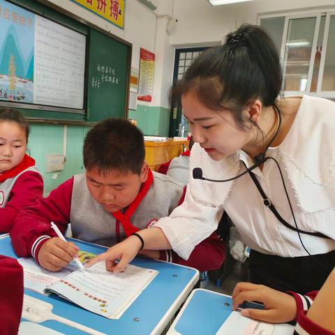 公开课上展风采，听课评课促成长