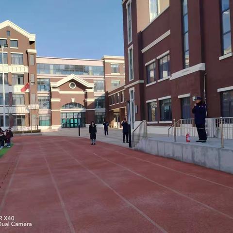 消防疏散筑防线共建安全护校园——天津市河西区第二中心小学消防疏散演练