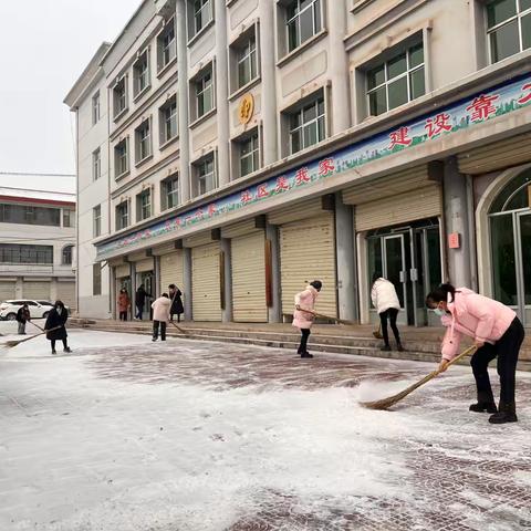 以雪为令显担当，为民服务暖人心